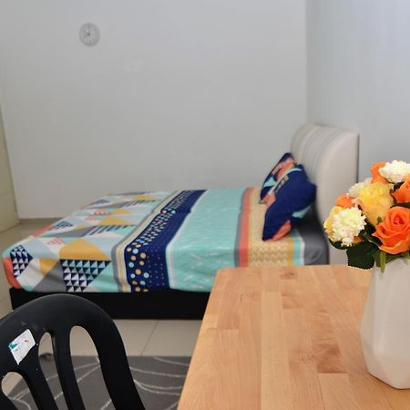 ImpianaCasa Kluang Homestay Luaran gambar