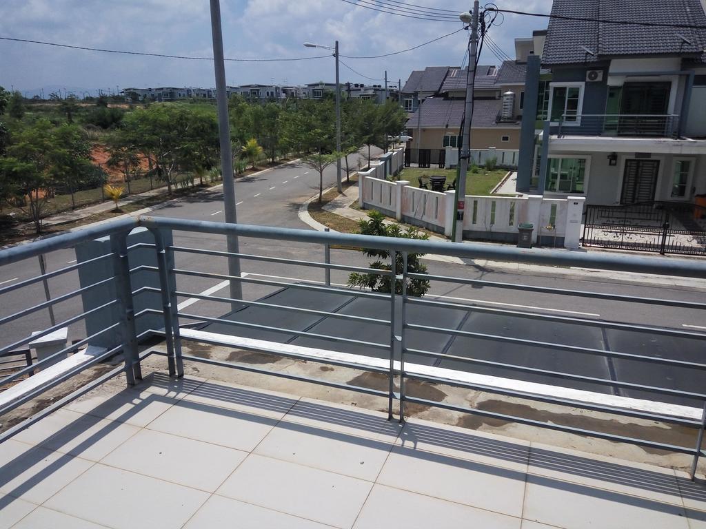 ImpianaCasa Kluang Homestay Luaran gambar