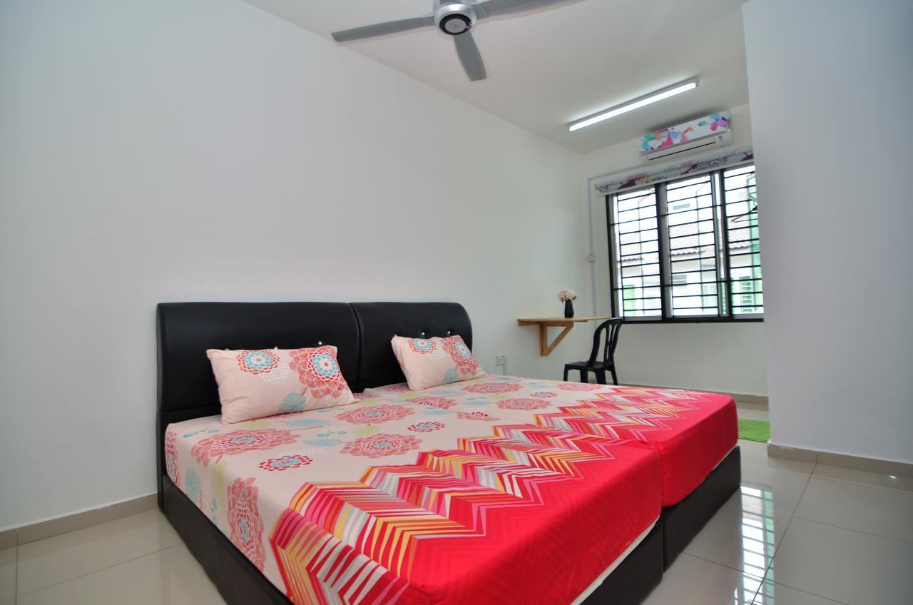 ImpianaCasa Kluang Homestay Luaran gambar