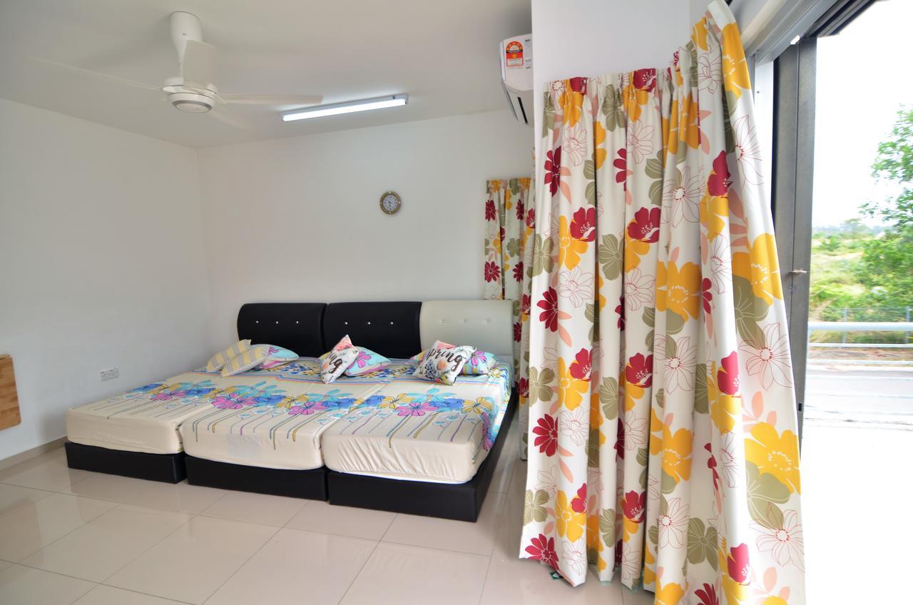 ImpianaCasa Kluang Homestay Luaran gambar