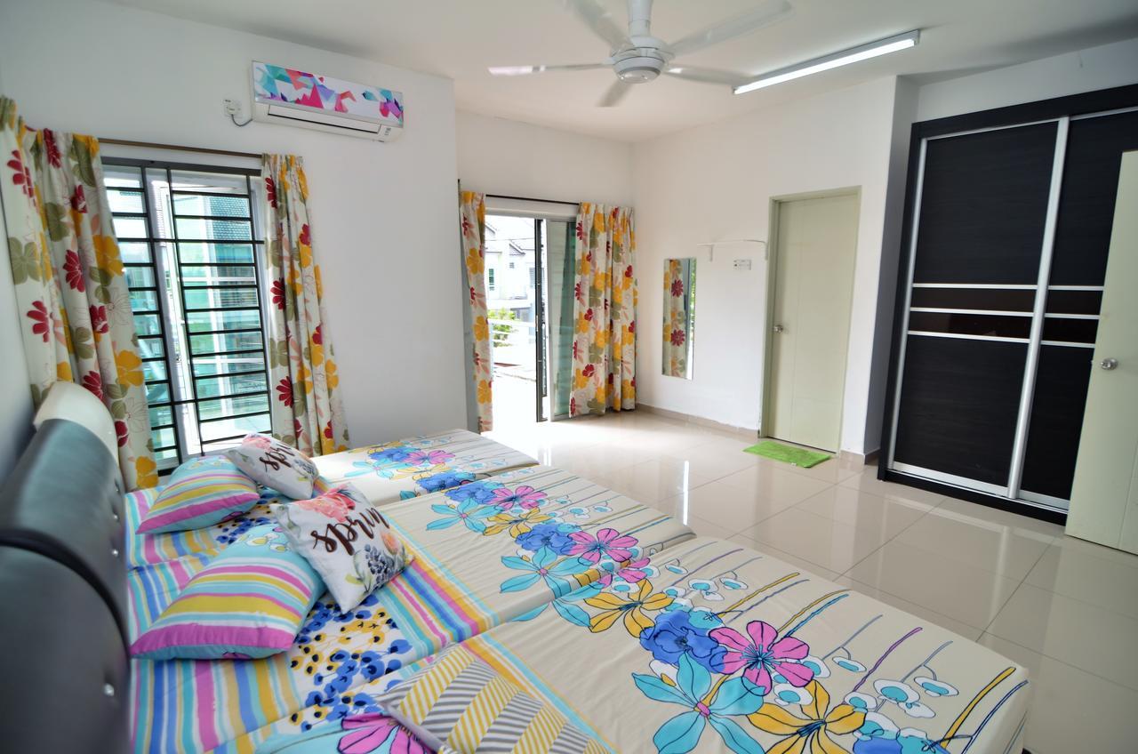 ImpianaCasa Kluang Homestay Luaran gambar